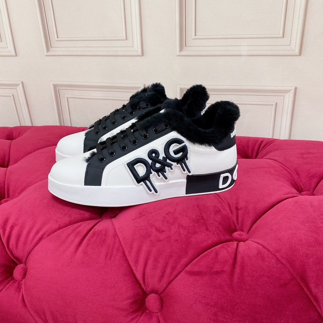 Dolce & Gabbana logo paint drip white and black sneakers with black fur - Image 3