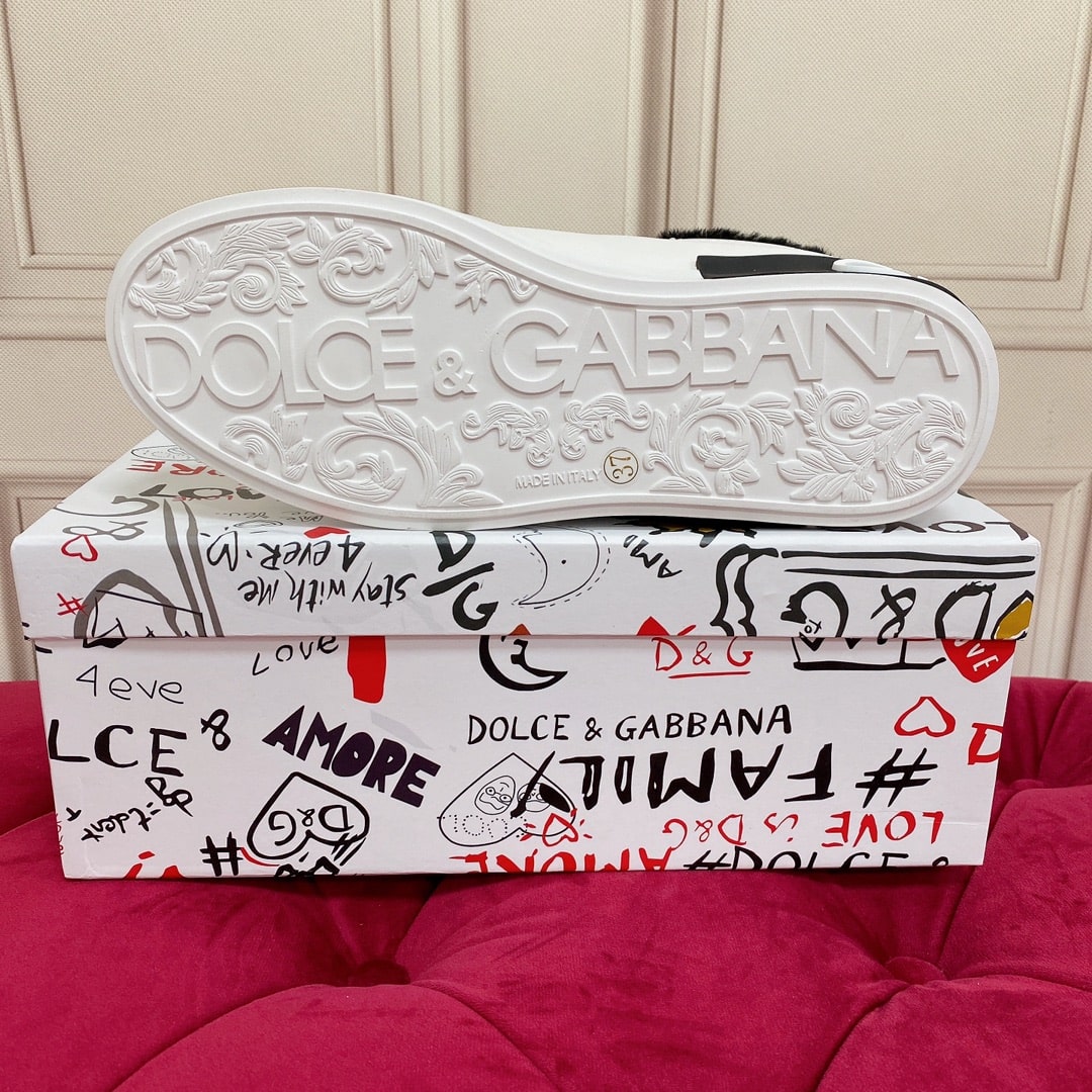 Dolce & Gabbana logo paint drip white and black sneakers with black fur - Image 6