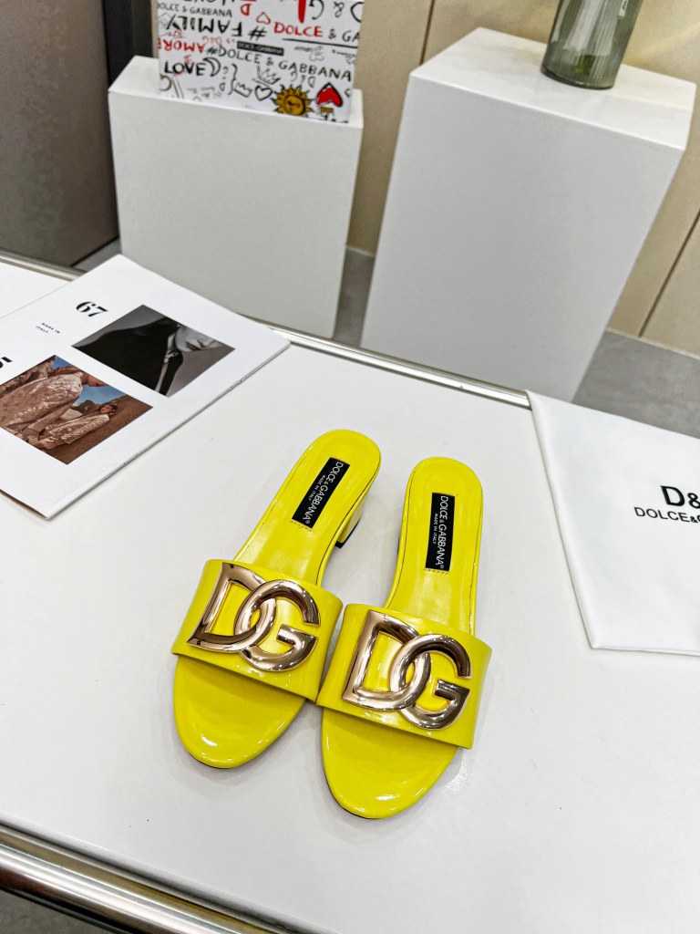 Dolce & Gabbana women's logo Yellow flat slide sandals