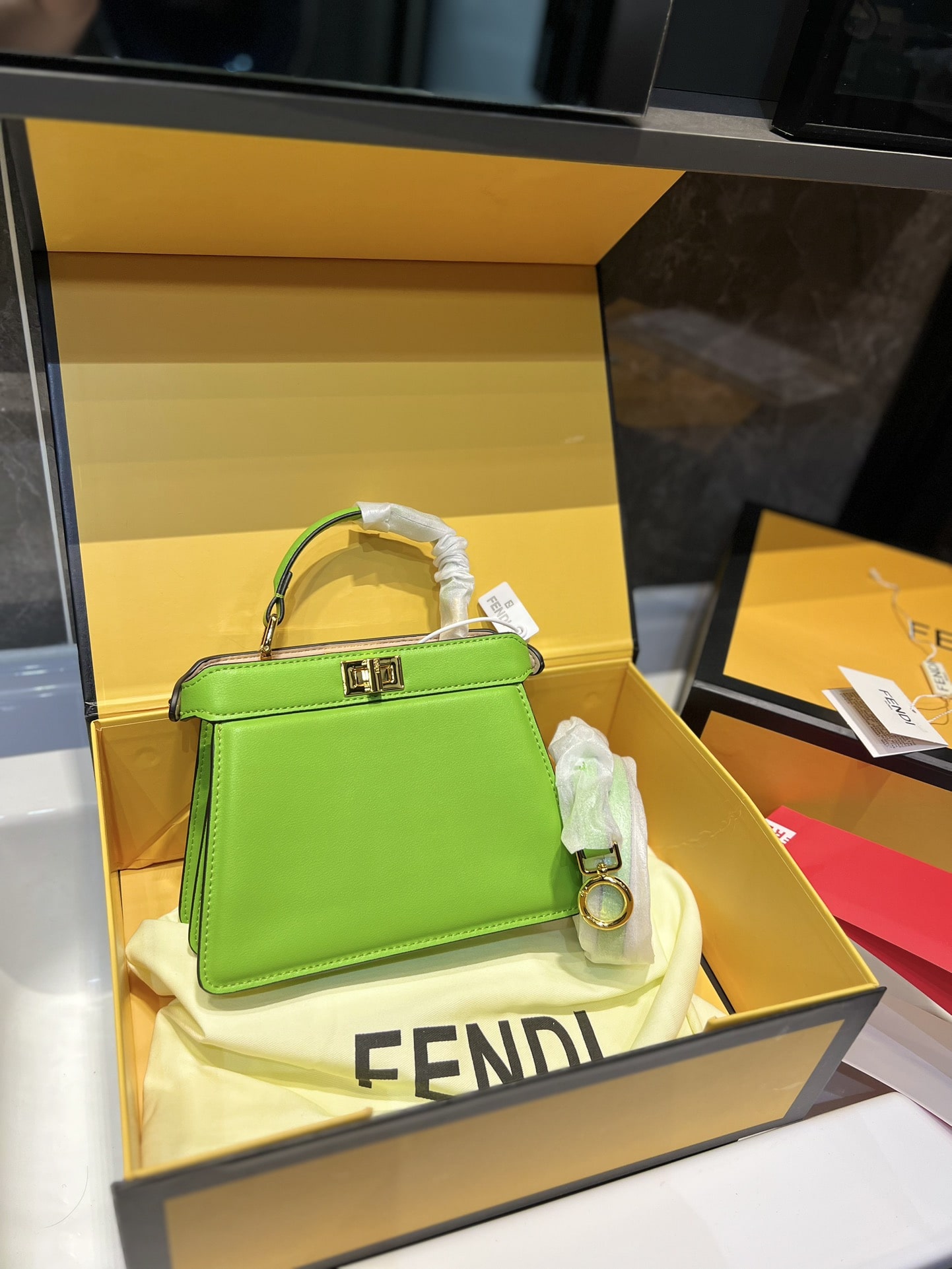 Fendi Peekaboo ISeeU Leather Handbag - Image 6