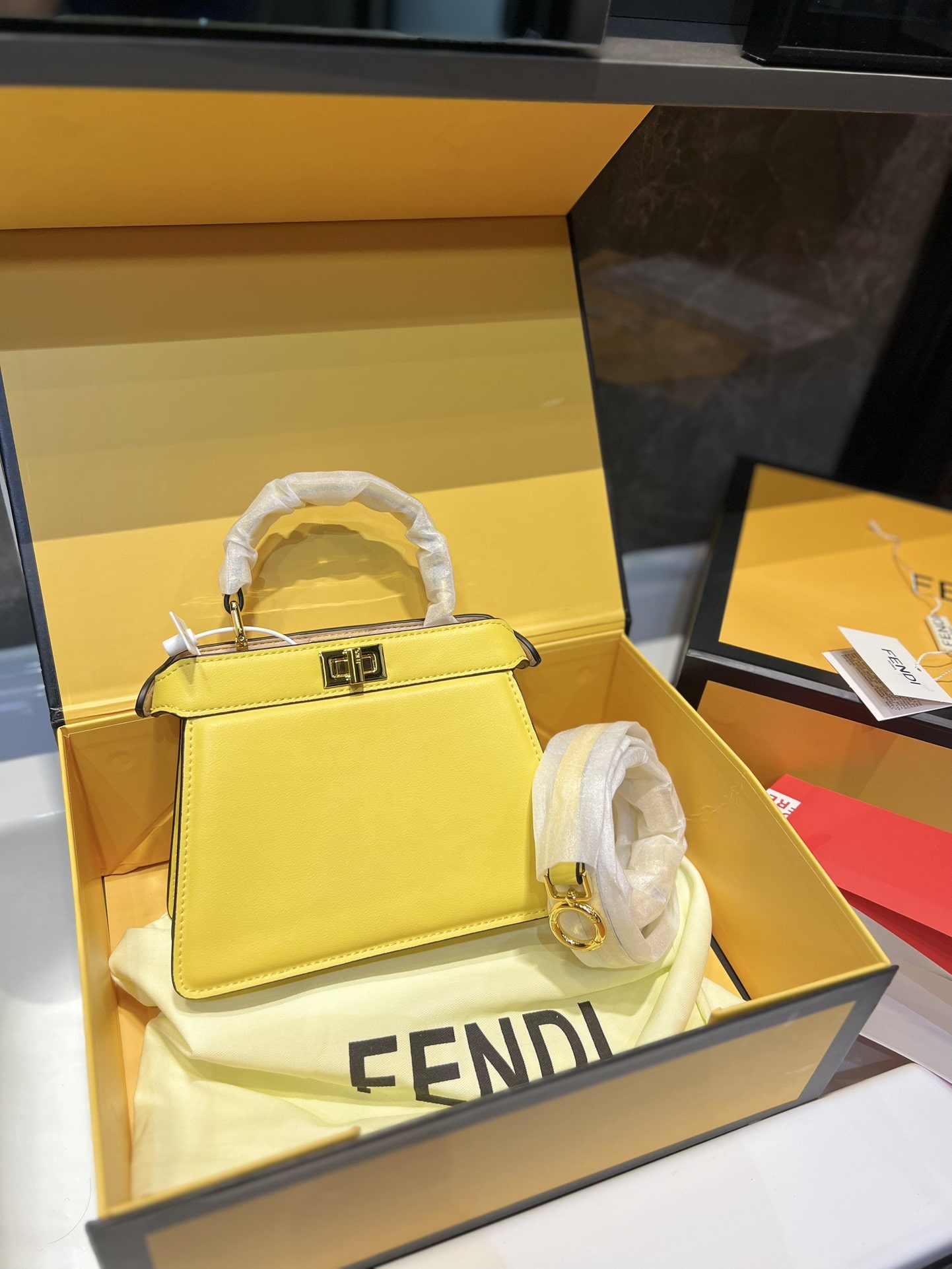 Fendi Peekaboo ISeeU Leather Handbag - Image 8