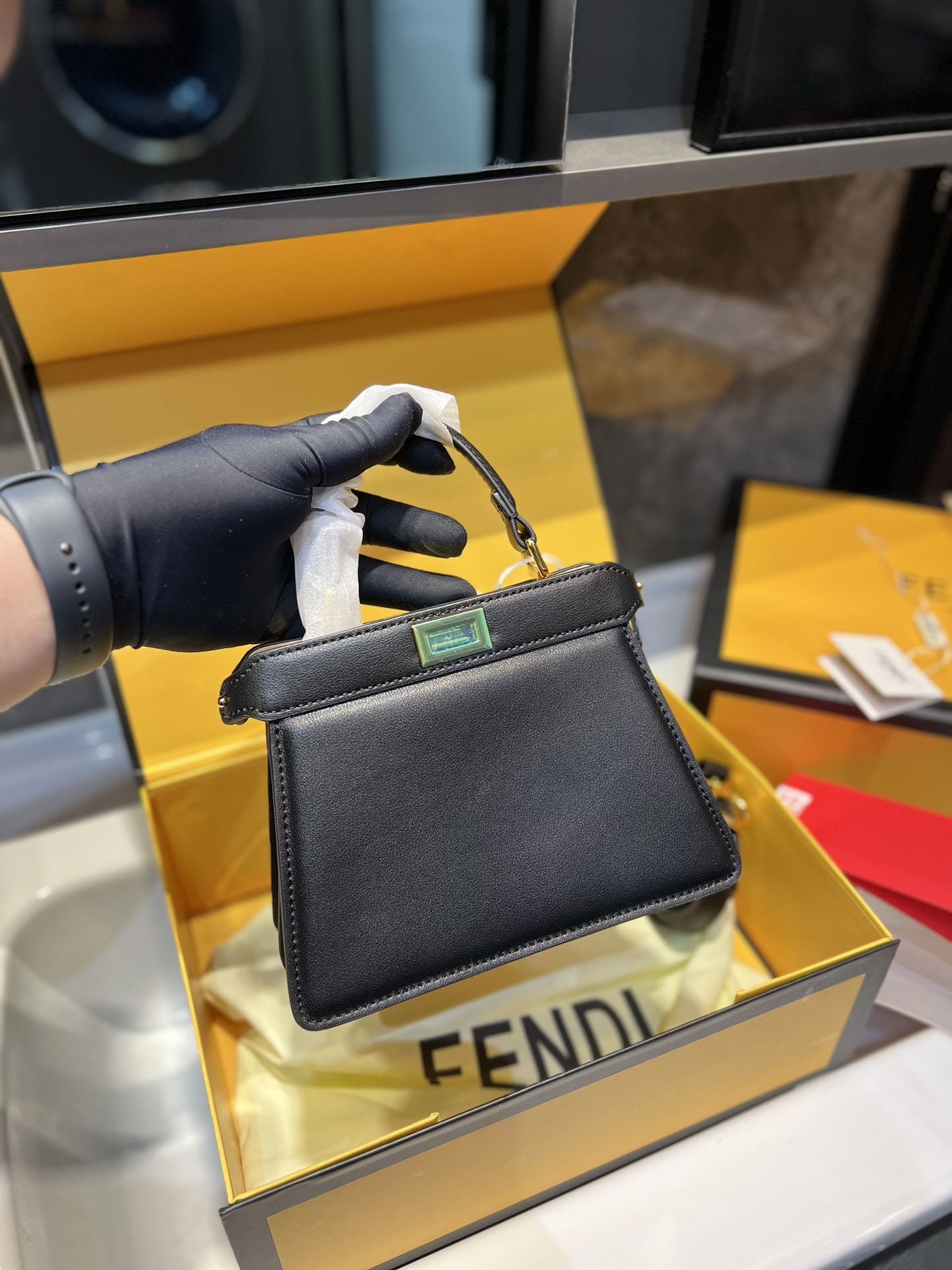 Fendi Peekaboo ISeeU Leather Handbag - Image 3