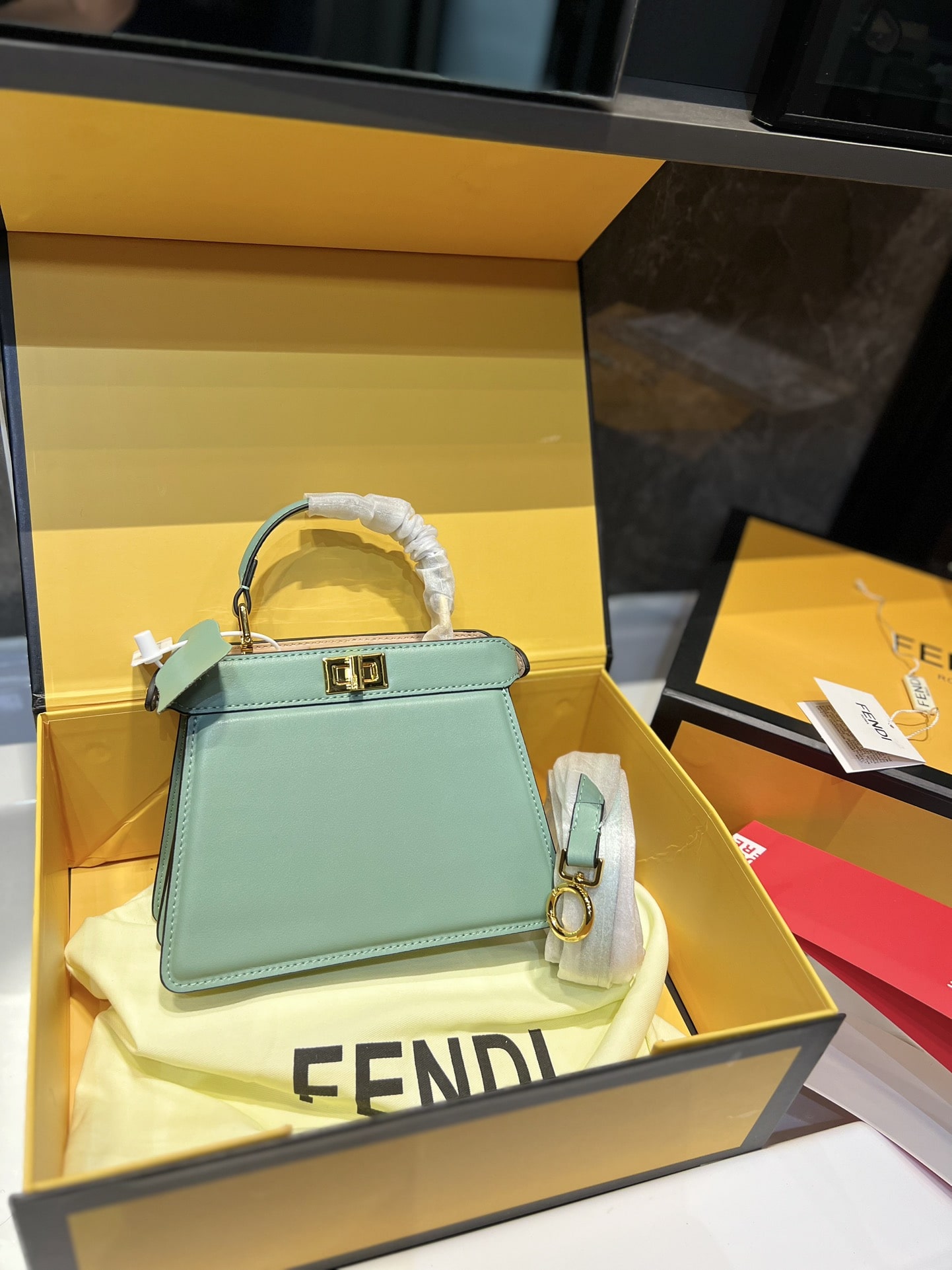 Fendi Peekaboo ISeeU Leather Handbag - Image 7