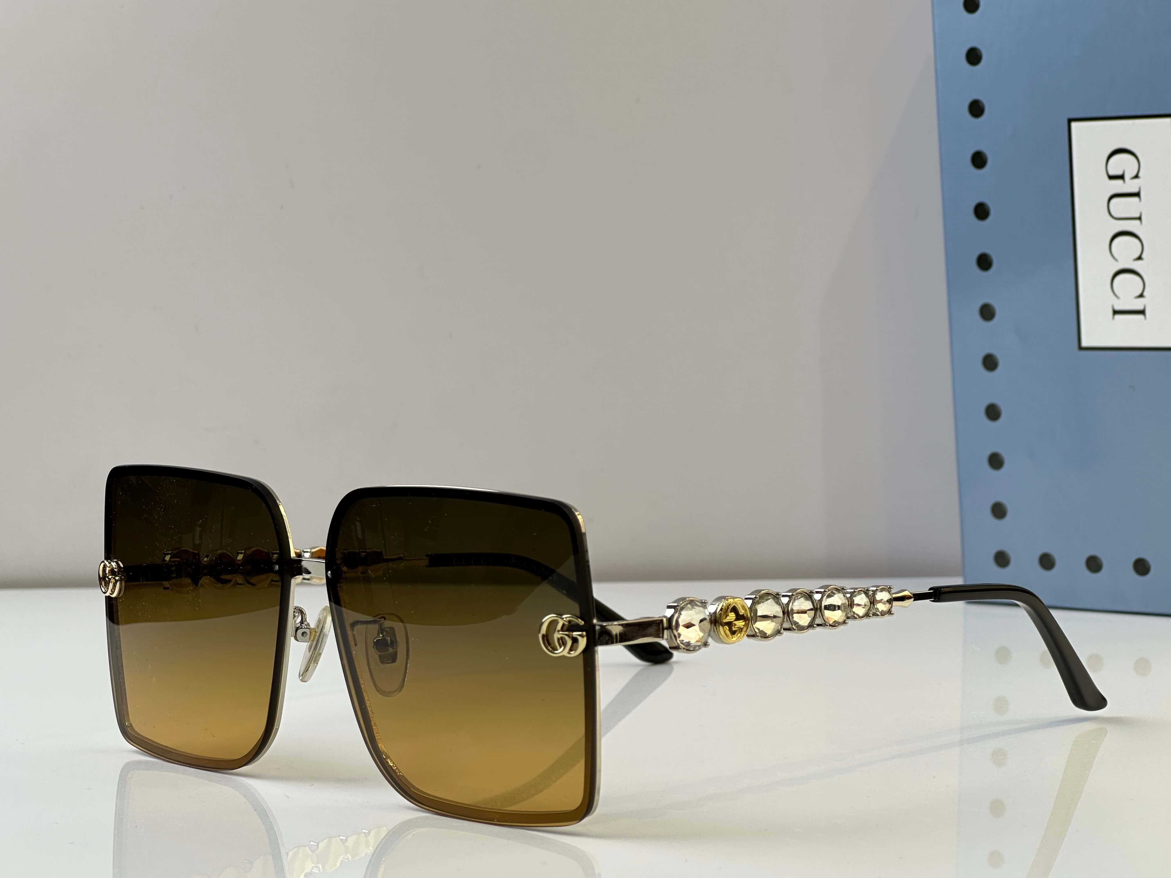 Gucci GG0644S Square Crystal-Embellished Sunglasses – Black, Gold & Gradient Hues - Image 9
