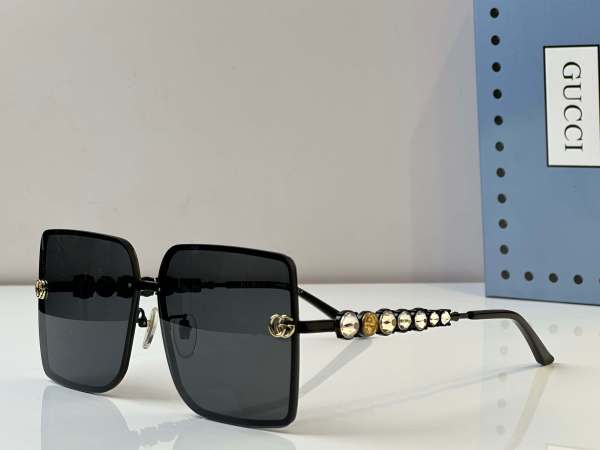 Gucci GG0644S Square Crystal-Embellished Sunglasses – Black, Gold & Gradient Hues