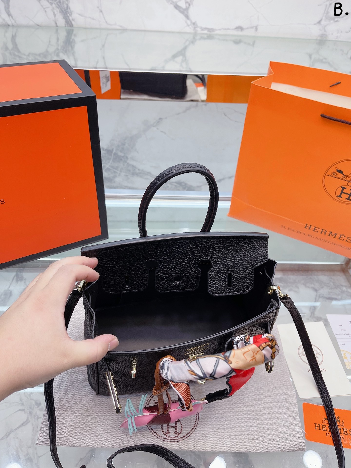 Hermès Birkin 30cm Leather Handbag - Image 6