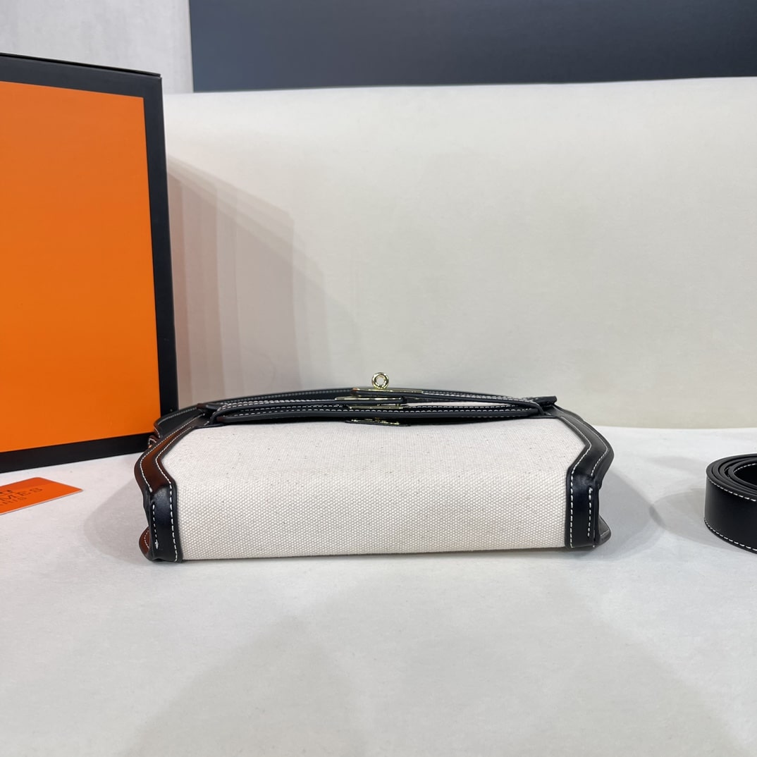 Hermès Kelly Depeches 25cm White and Black Bag - Image 3