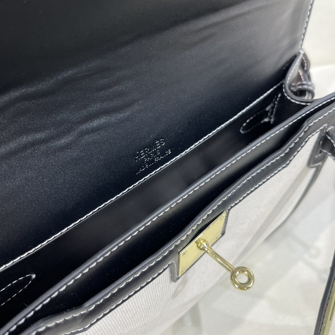 Hermès Kelly Depeches 25cm White and Black Bag - Image 2