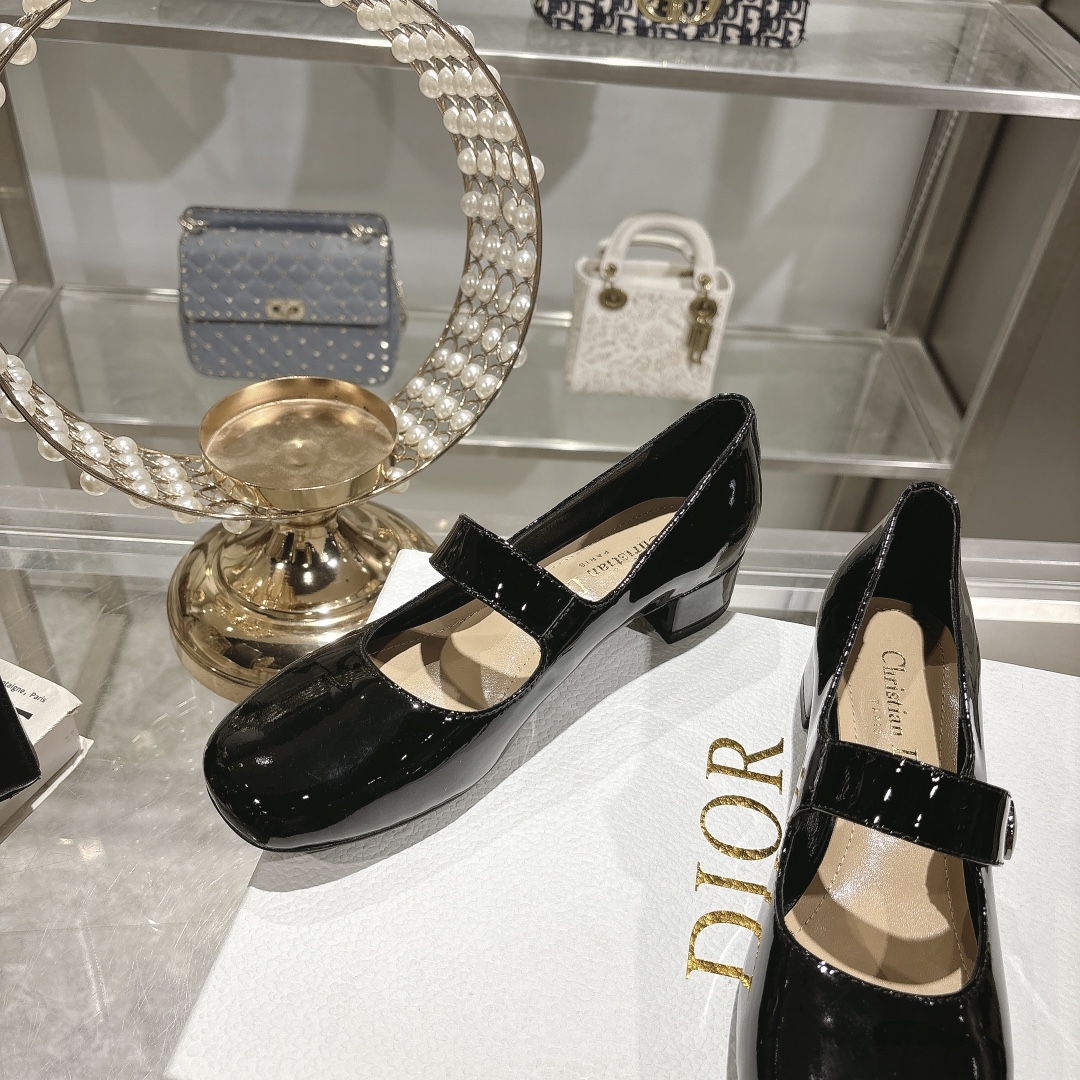 Jolie Dior Patent Calf Leather Low-Heeled Black Pumps - Image 7