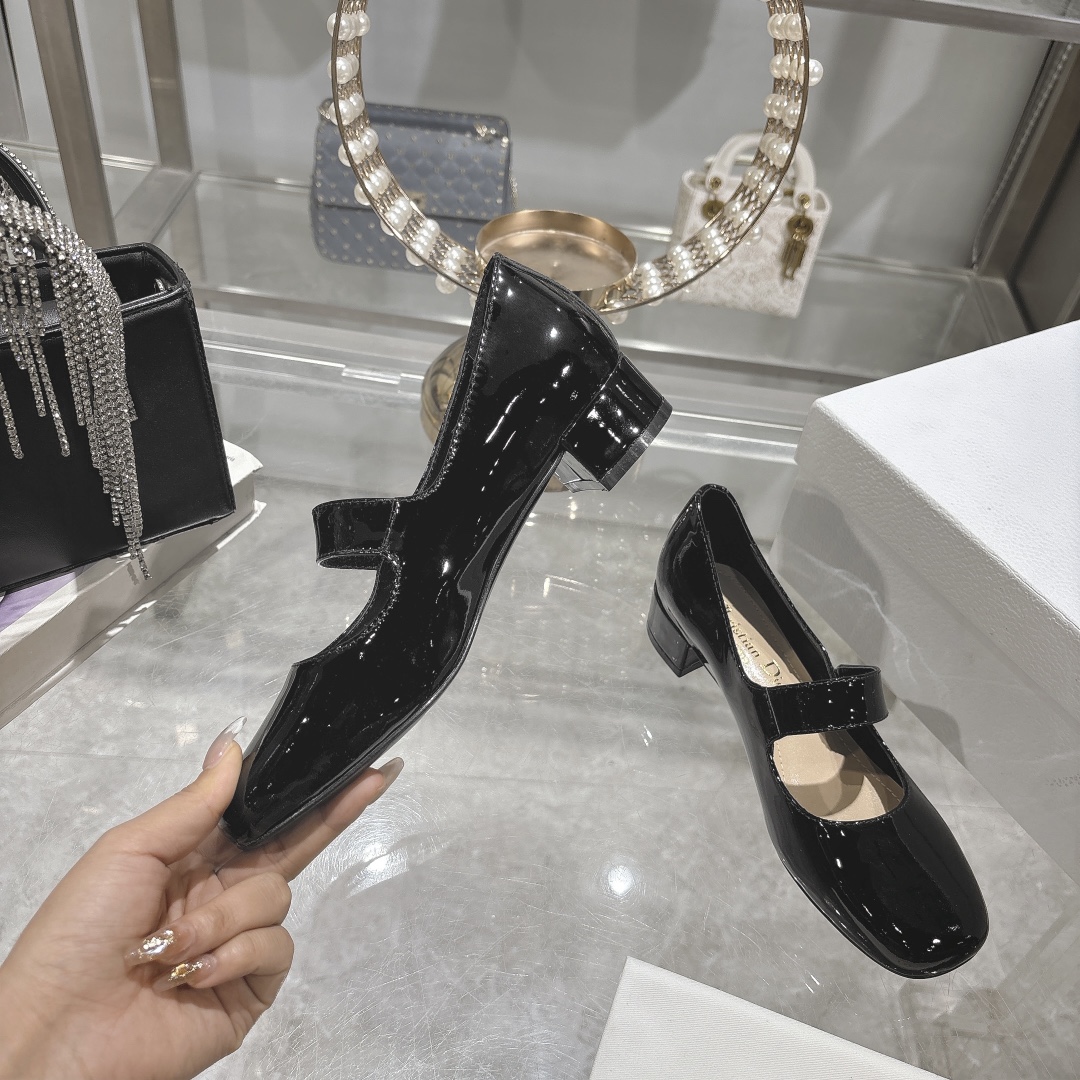 Jolie Dior Patent Calf Leather Low-Heeled Black Pumps - Image 5