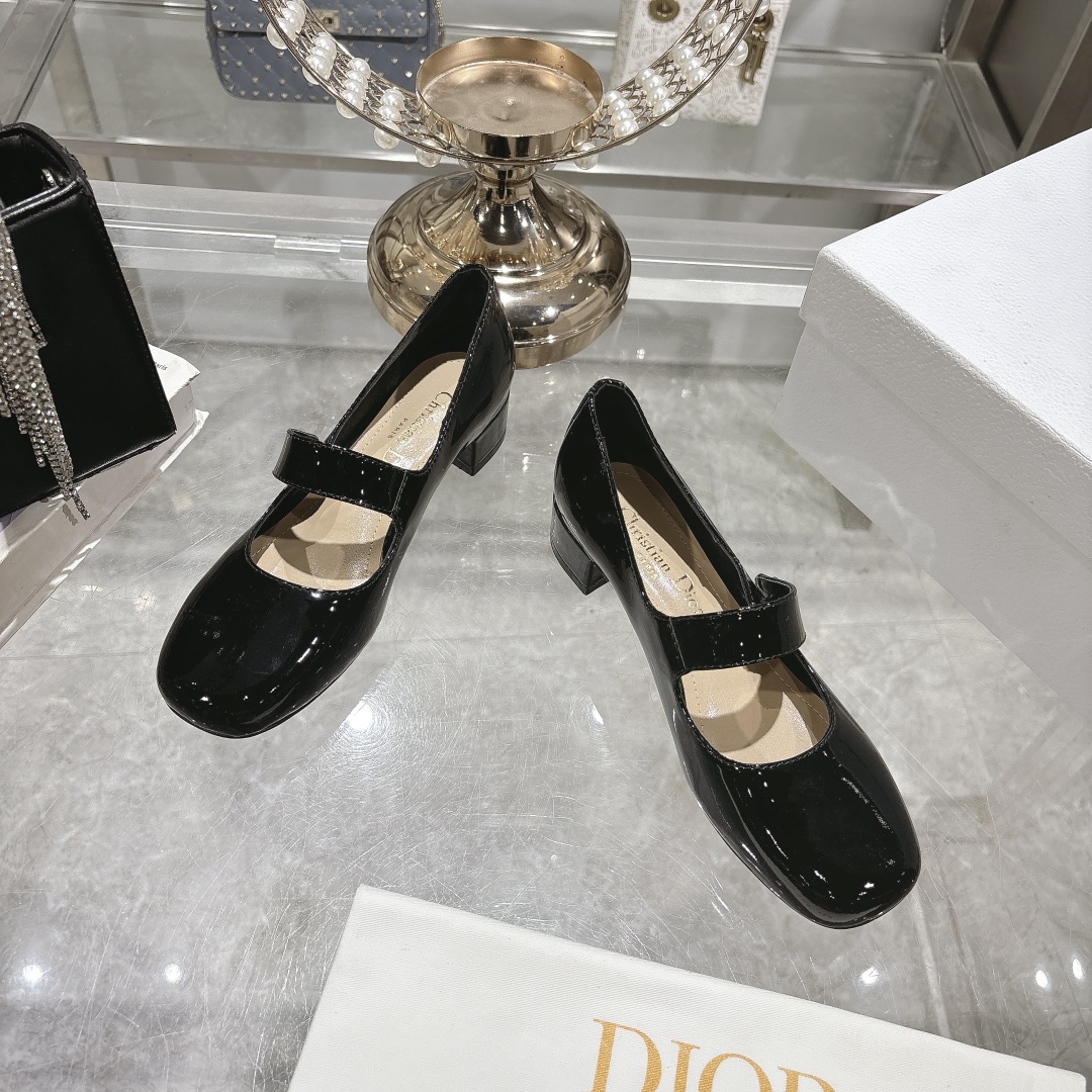 Jolie Dior Patent Calf Leather Low-Heeled Black Pumps - Image 3
