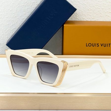 LV Moon Cat-Eye Sunglasses – A Daring Fusion of Elegance & Edge