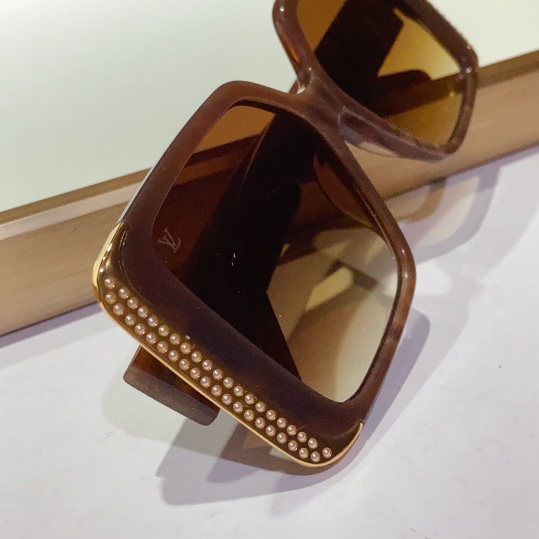 LV Moon Square Sunglasses – Bold, Glamorous, and Unapologetic - Image 11