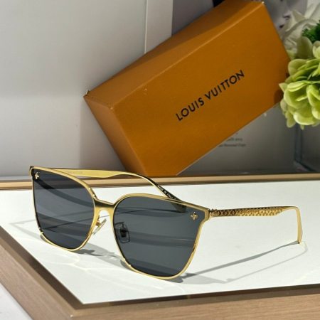 Louis Vuitton LV Chain Cat Eye Sunglasses In Monogram-engraved lenses