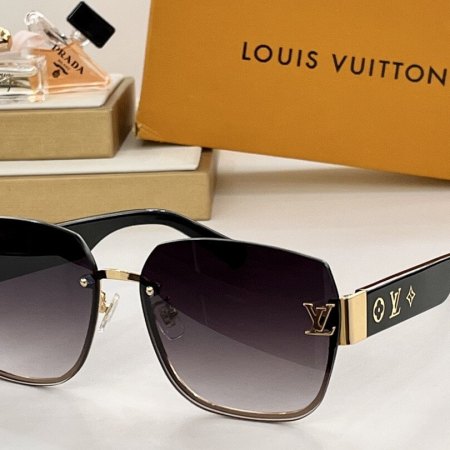 Louis Vuitton LV Gloria Square Sunglasses – Gold & Brown