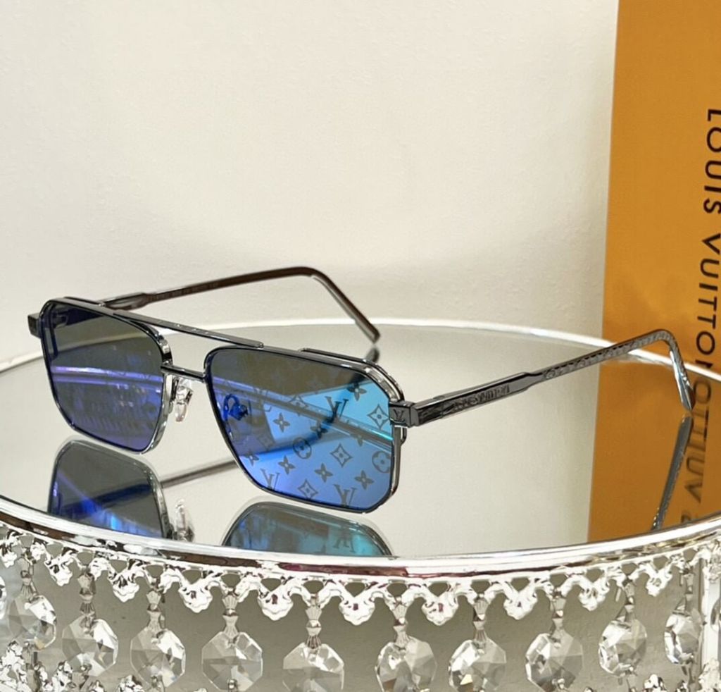 Louis Vuitton LV Line Square Sunglasses.