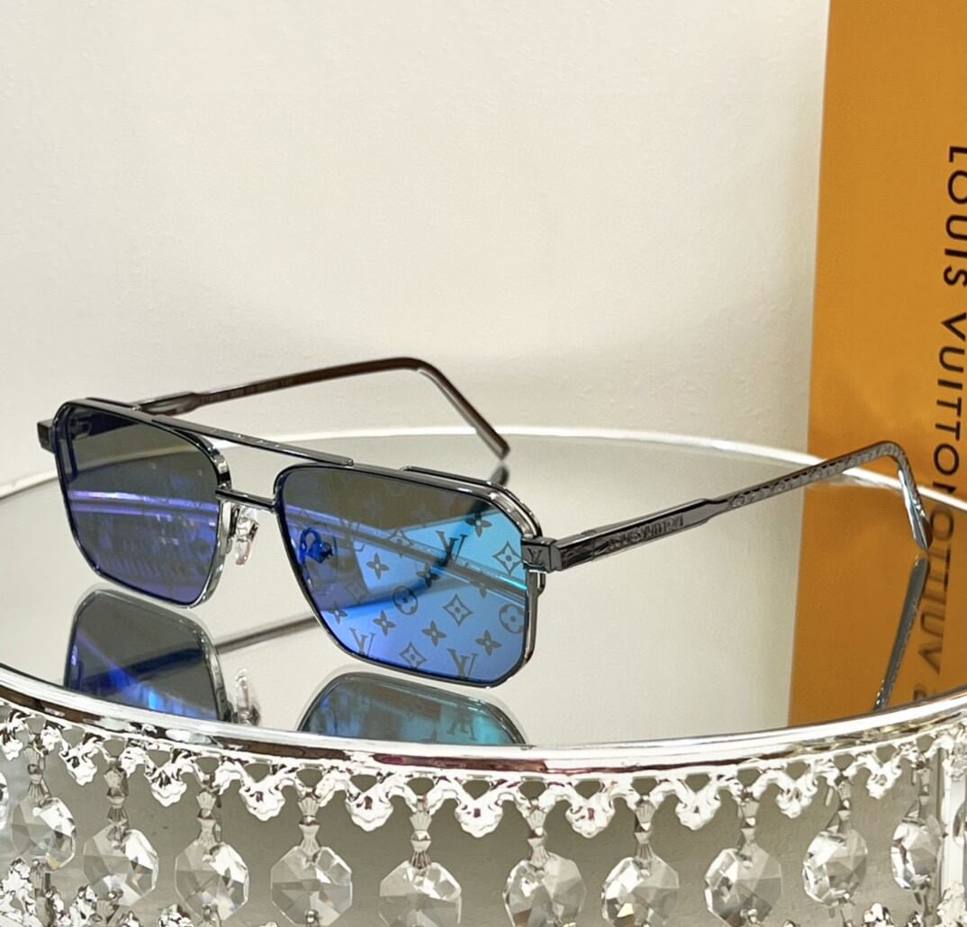 Louis Vuitton LV Line Square Sunglasses.