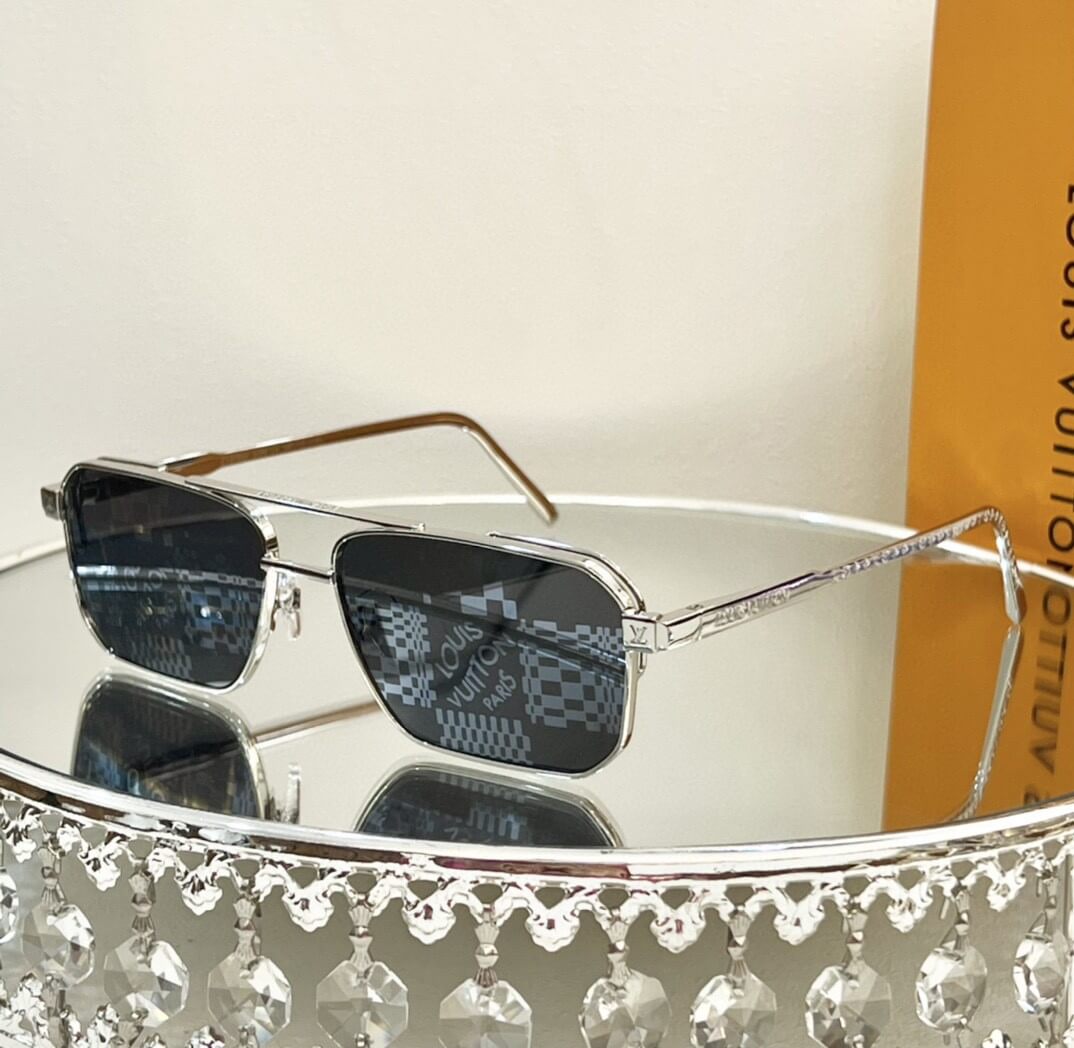 Louis Vuitton LV Line Square Sunglasses. - Image 9