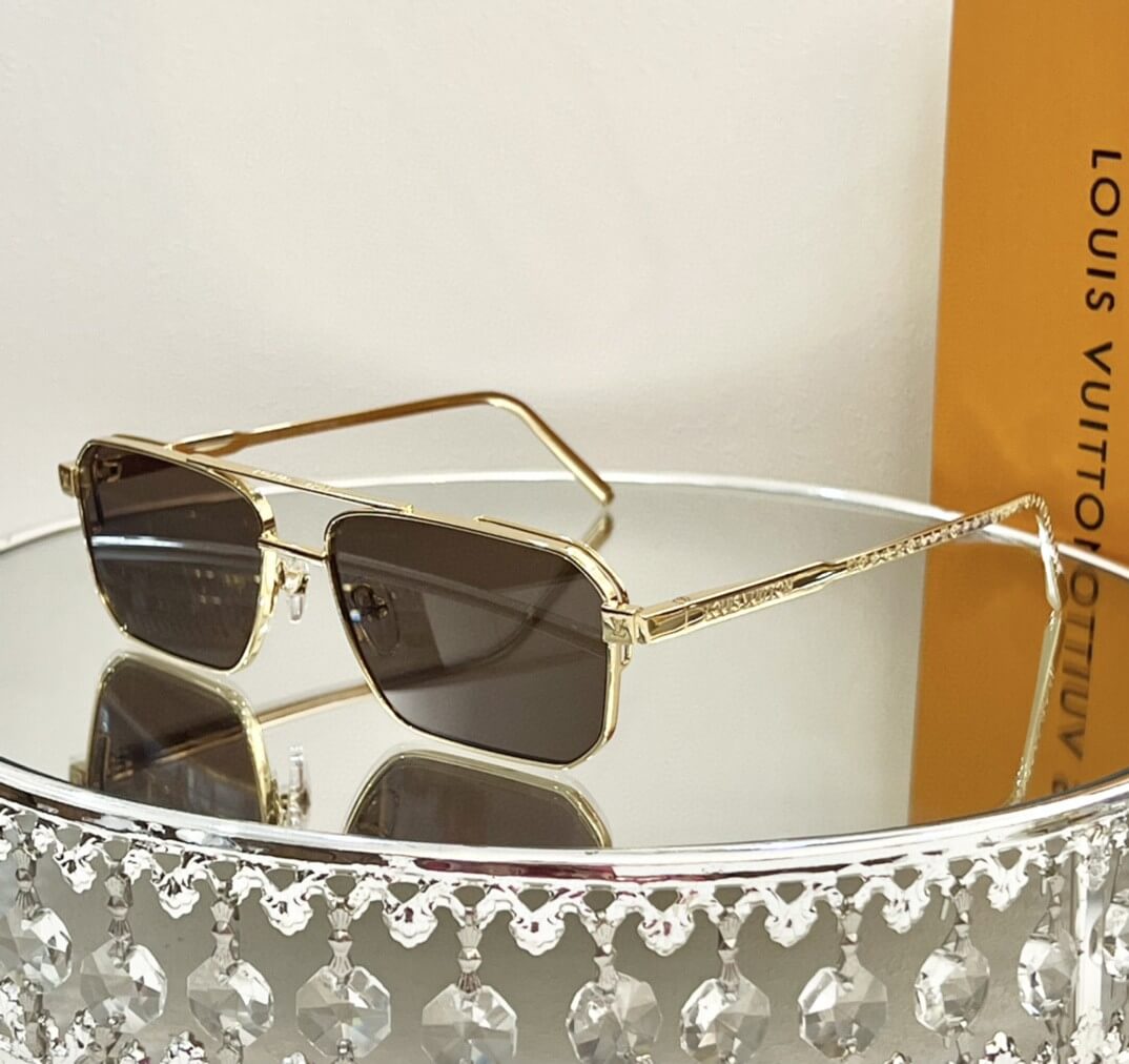 Louis Vuitton LV Line Square Sunglasses. - Image 3