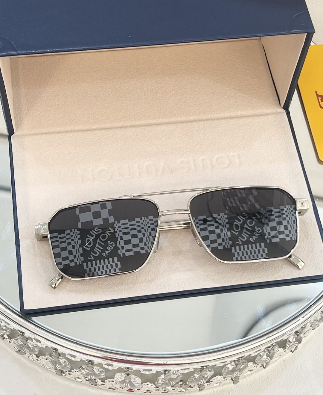 Louis Vuitton LV Rise Metal Square Sunglasses in Monogram Design - Image 5