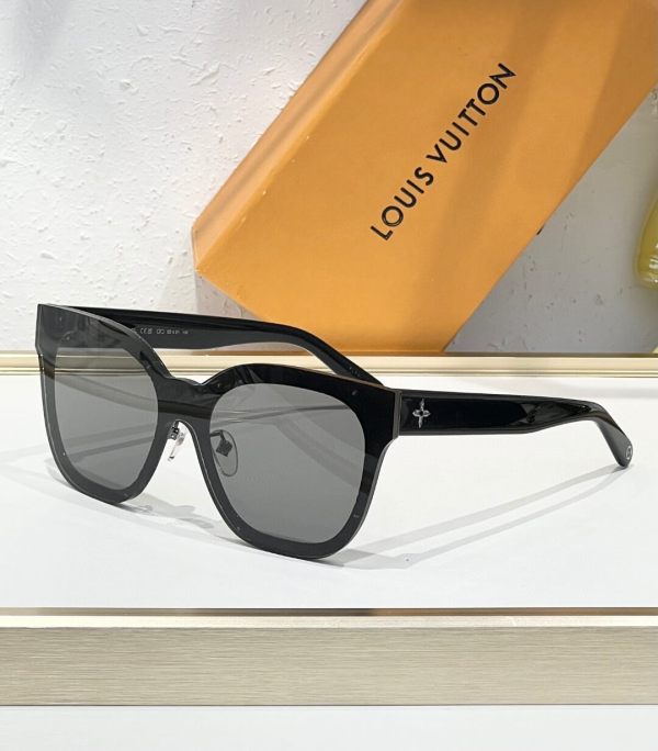 Louis Vuitton Monogram Mirror Square Sunglasses