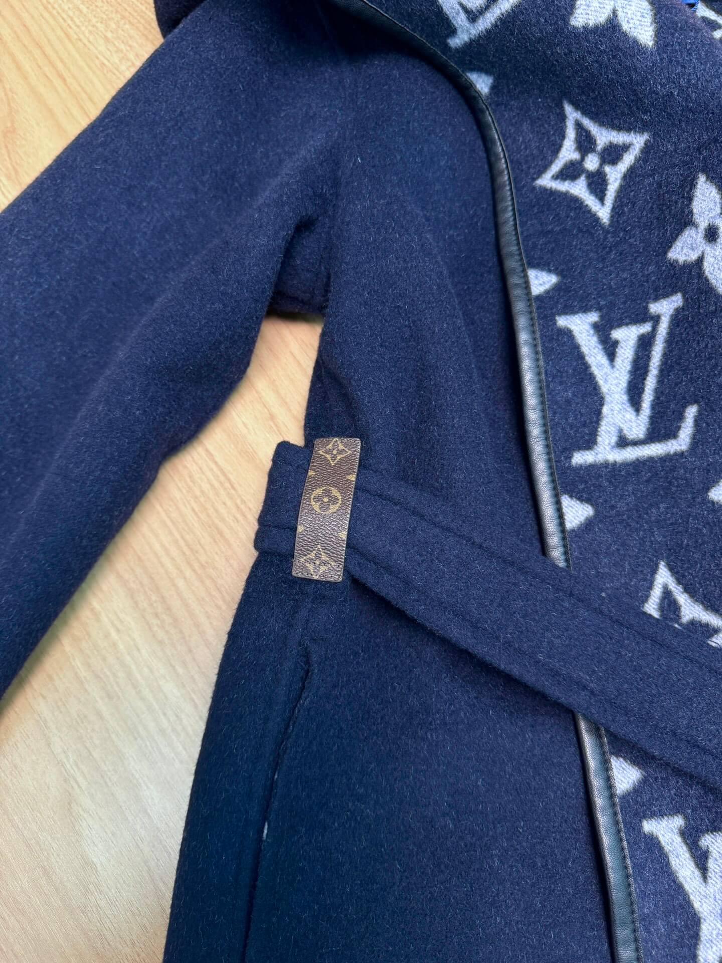 Louis Vuitton Signature Double Face Monogram Belted Wool Wrap Coat in Navy Blue - Image 7