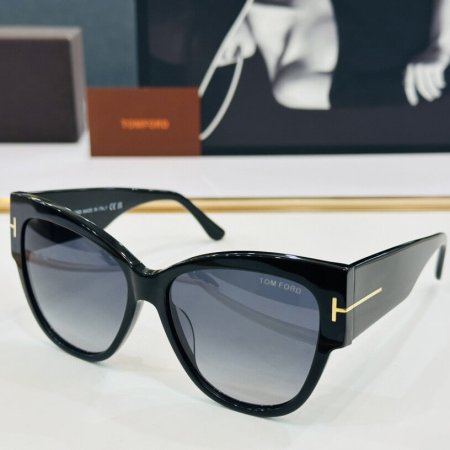 Tom Ford Anoushka Women's Sunglasses – A Bold Fusion of Luxury & Elegance