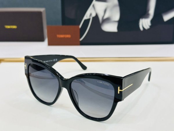 Tom Ford Anoushka Women's Sunglasses – A Bold Fusion of Luxury & Elegance