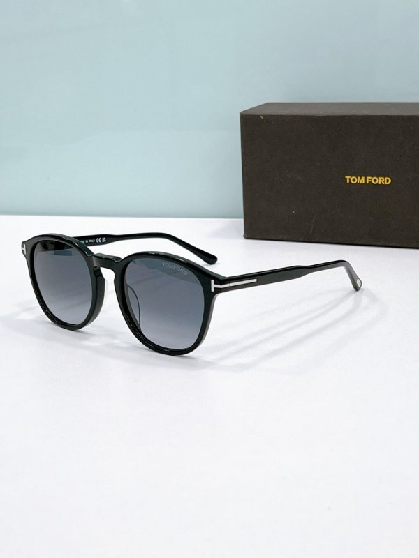 Tom Ford Dante FT0834 Sunglasses – Classic Elegance with a Modern Twist