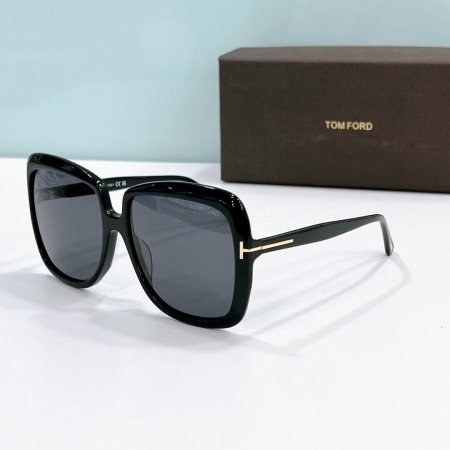 Tom Ford Lorelai FT1072 Women's Sunglasses – Effortlessly Chic