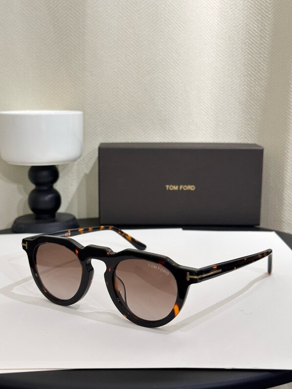 Tom Ford Round Horn Sunglasses - Image 7