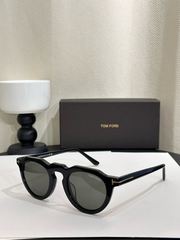 Tom Ford Round Horn Sunglasses - Image 6
