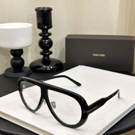 Tom Ford Troy FT0836 Sunglasses – A Bold Statement of Luxury and Confidence