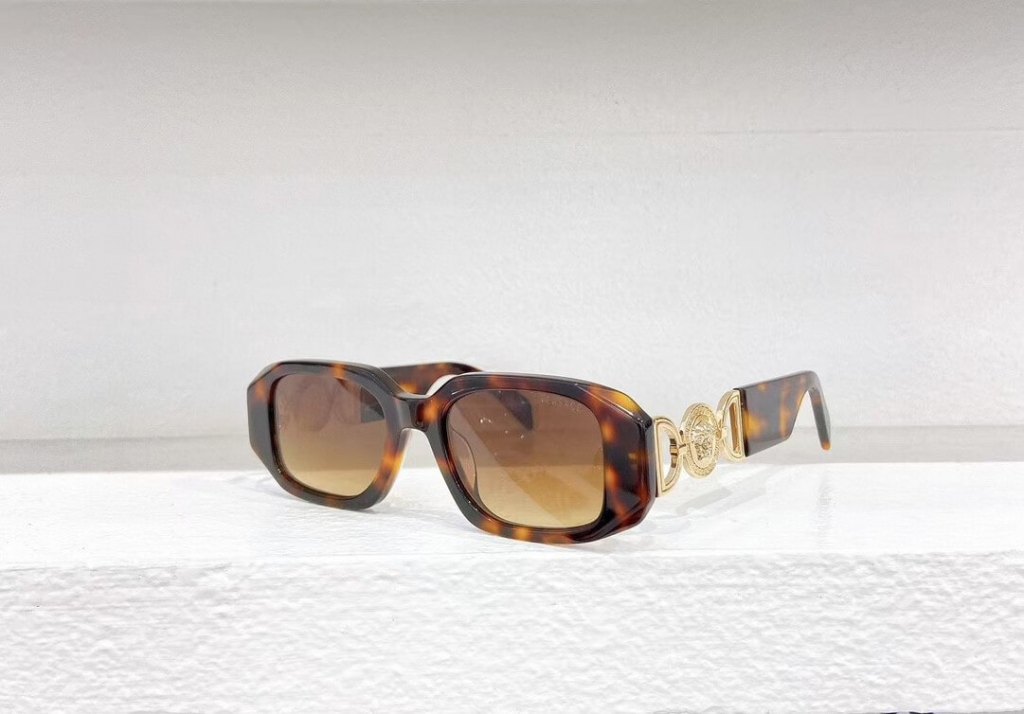Versace VE4425U Medusa Biggie Sunglasses – Bold, Iconic, and Timeless