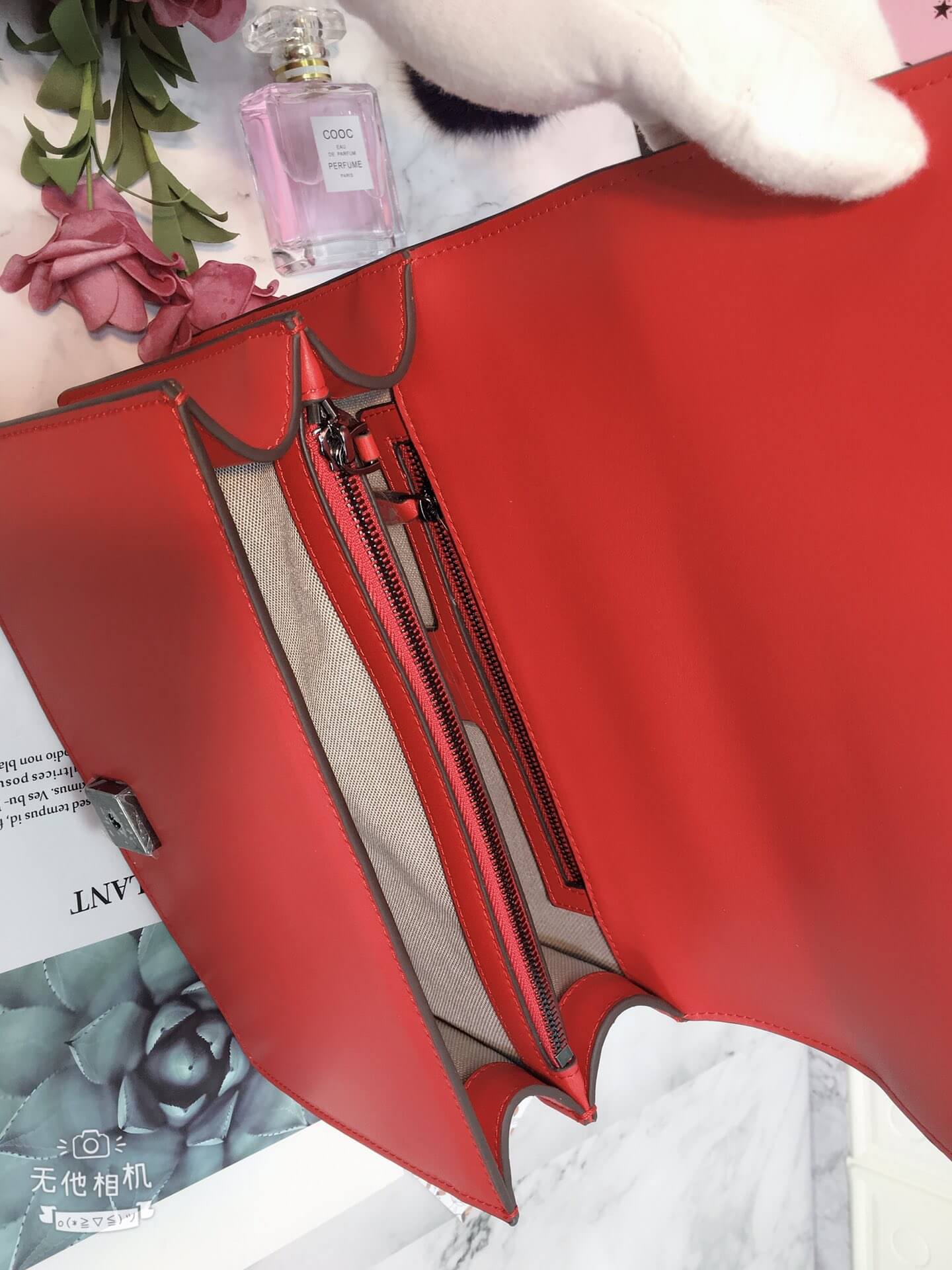 Gucci Embossed Vibrant Red Chain Bag - Image 6