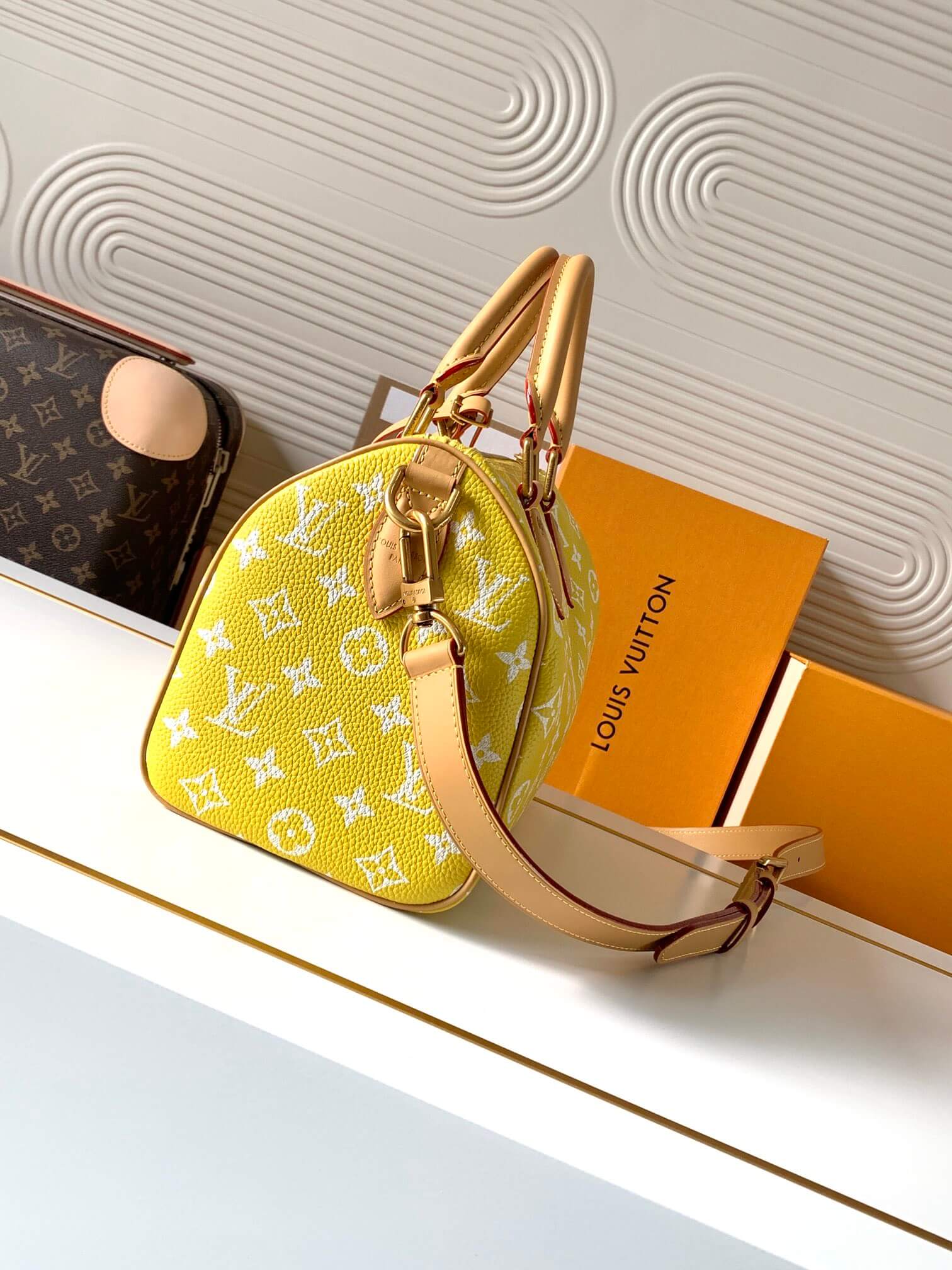 Louis Vuitton LV Yellow Monogram Leather Speedy P9 Bandoulière 25 Bag - Image 5