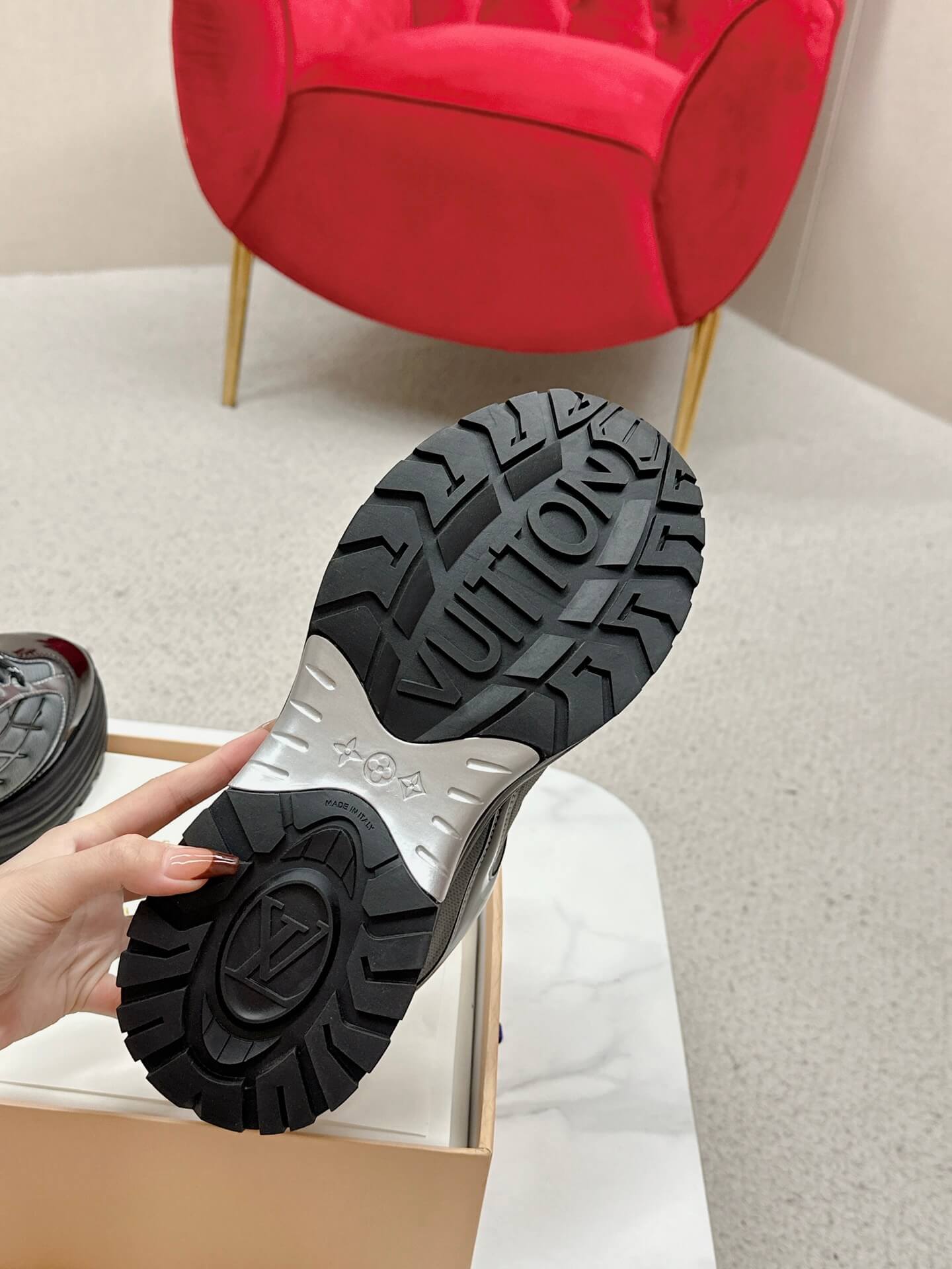 Louis Vuitton Discovery Lace Up Sneaker in Black - Image 9