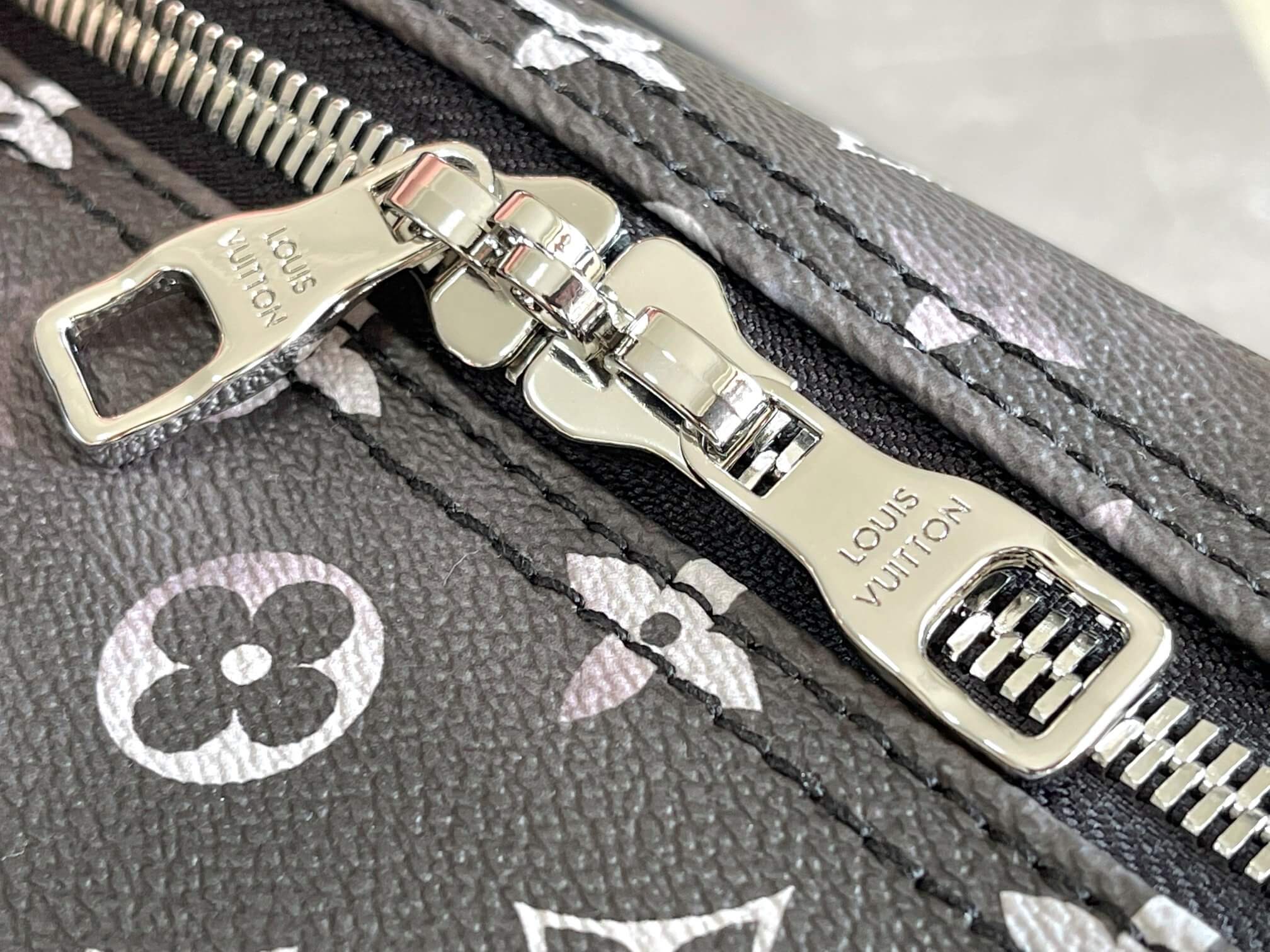 Louis Vuitton Monogram Shadow Canvas Keepall Bandoulière 50 Bag - Image 5