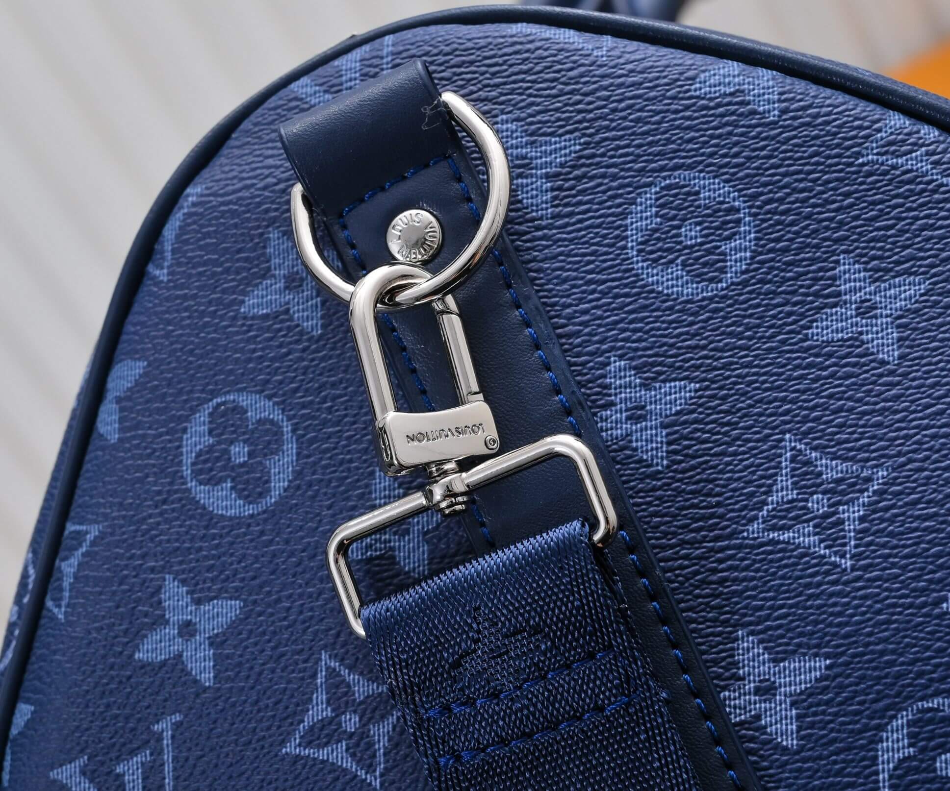 Louis Vuitton Blue Monogram Gradient Canvas Keepall Bandoulière 55 Bag - Image 7