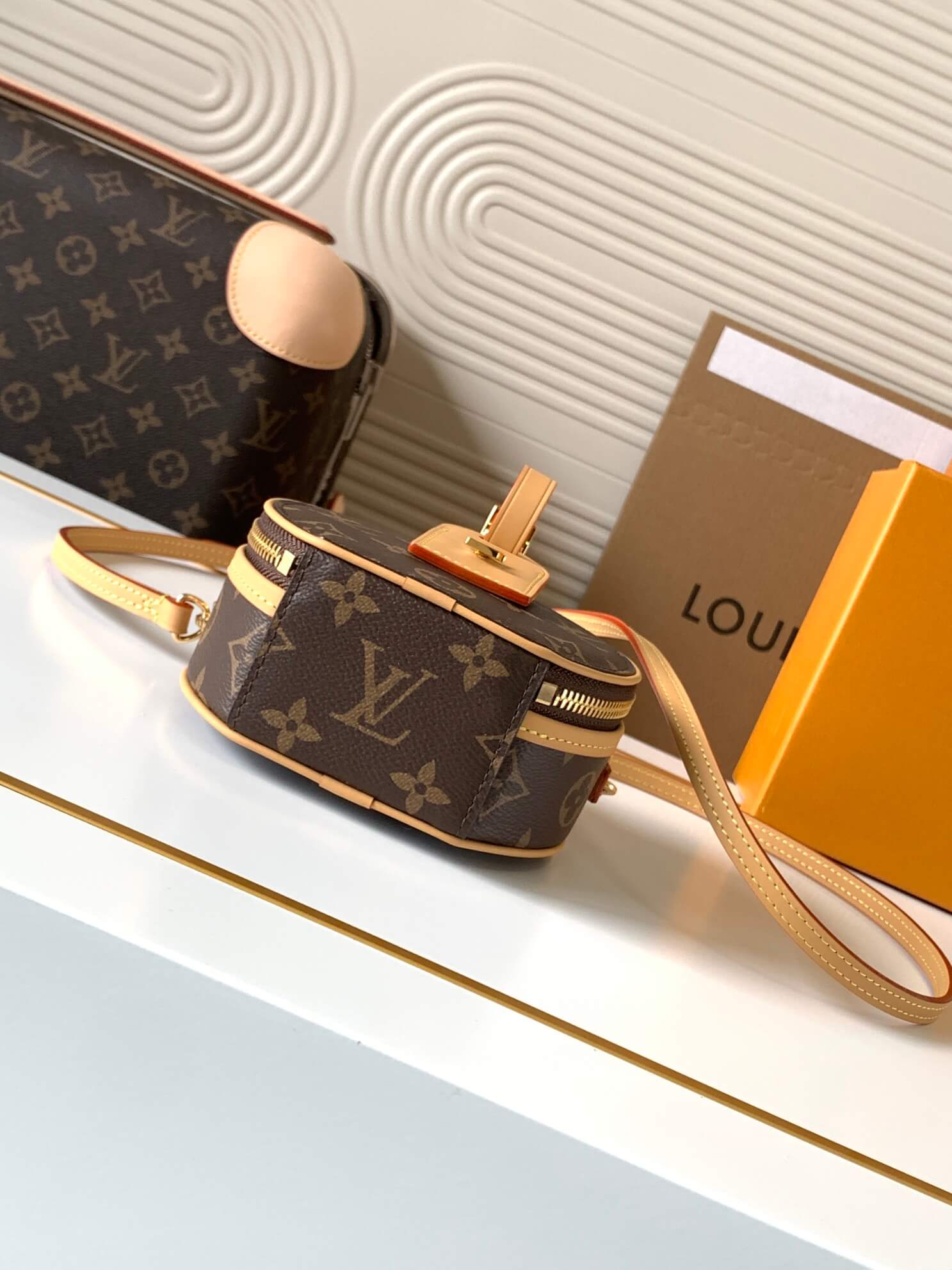 Louis Vuitton Monogram Canvas Mini Boite Chapeau Bag - Image 3