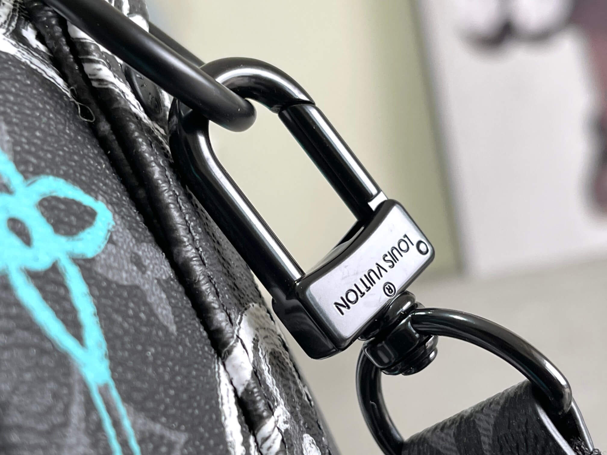 Louis Vuitton Grafitti Coated Monogram Eclipse Canvas Keepall Bandoulière 25 Bag - Image 2