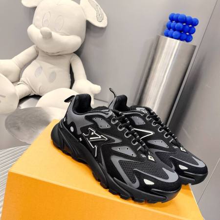 Louis Vuitton LV Runner Tatic Sneaker in Black