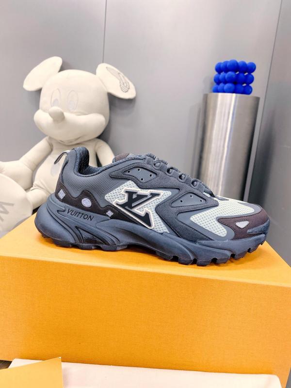 Louis Vuitton LV Runner Tatic Sneaker in Grey/Black