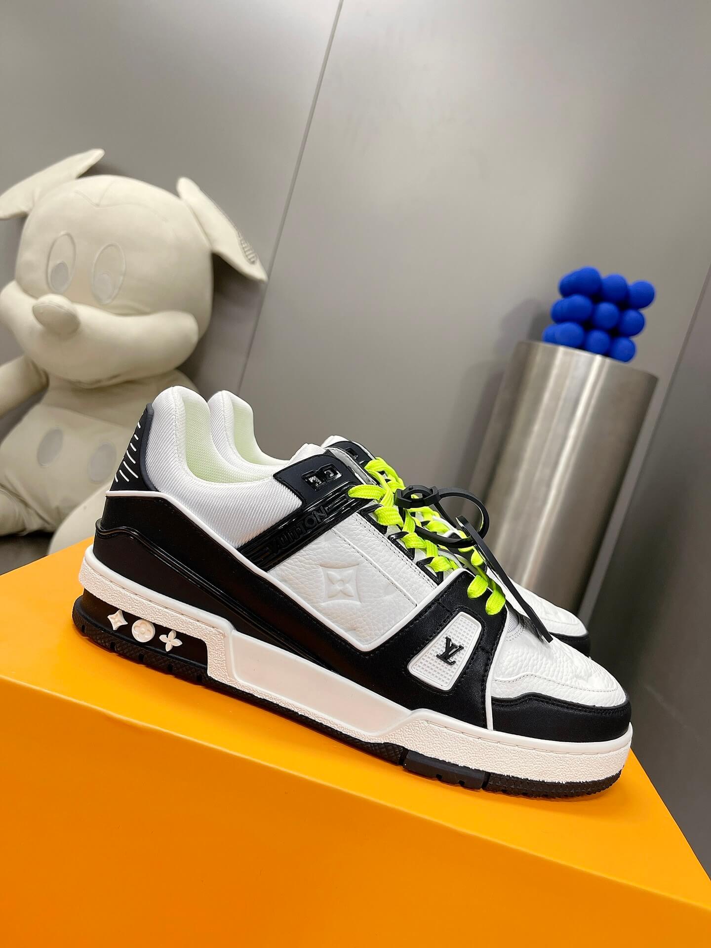 Louis Vuitton LV Trainer Sneaker in White/Black Leather - Image 4