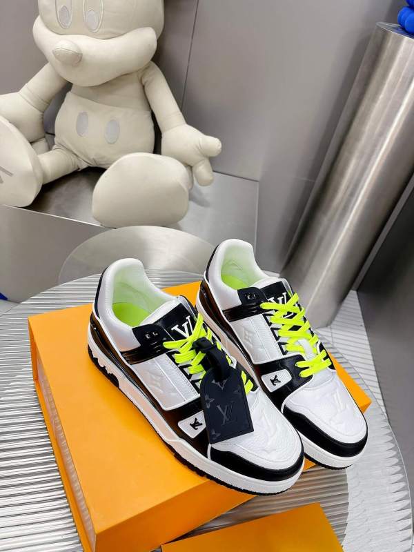 Louis Vuitton LV Trainer Sneaker in White/Black Leather