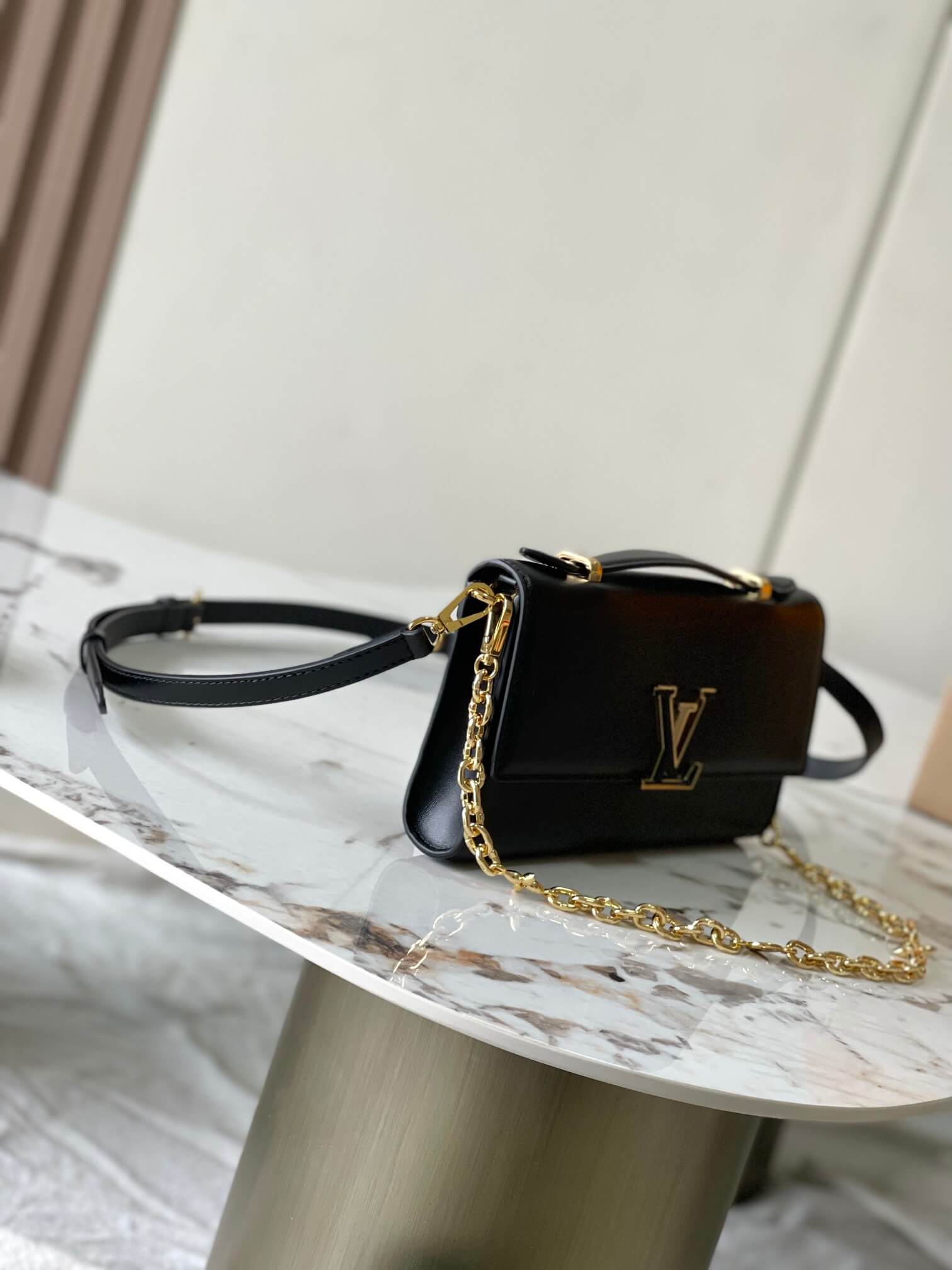 Louis Vuitton Black Leather Wallet On Chain Capucines - Image 11