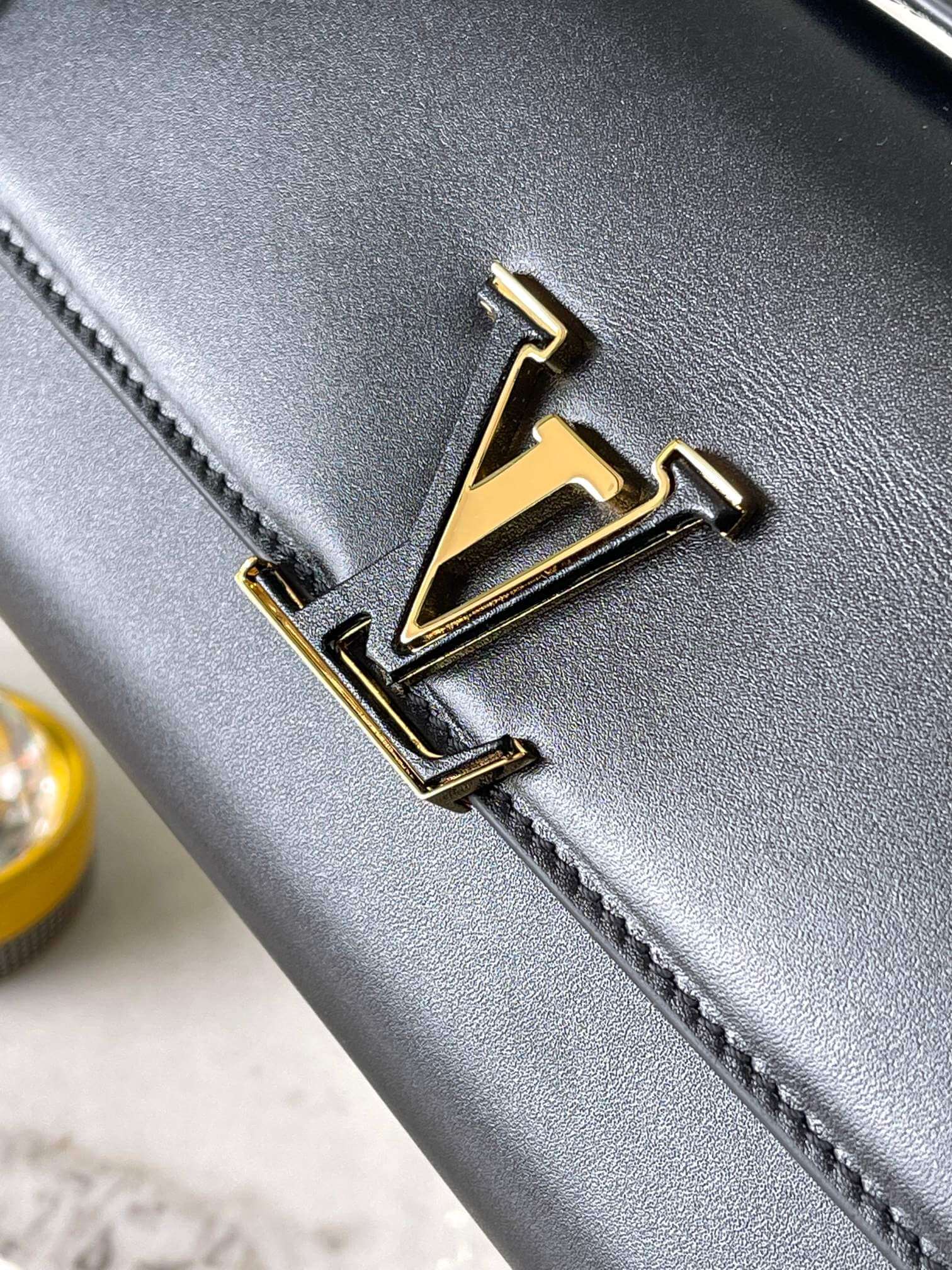 Louis Vuitton Black Leather Wallet On Chain Capucines - Image 5
