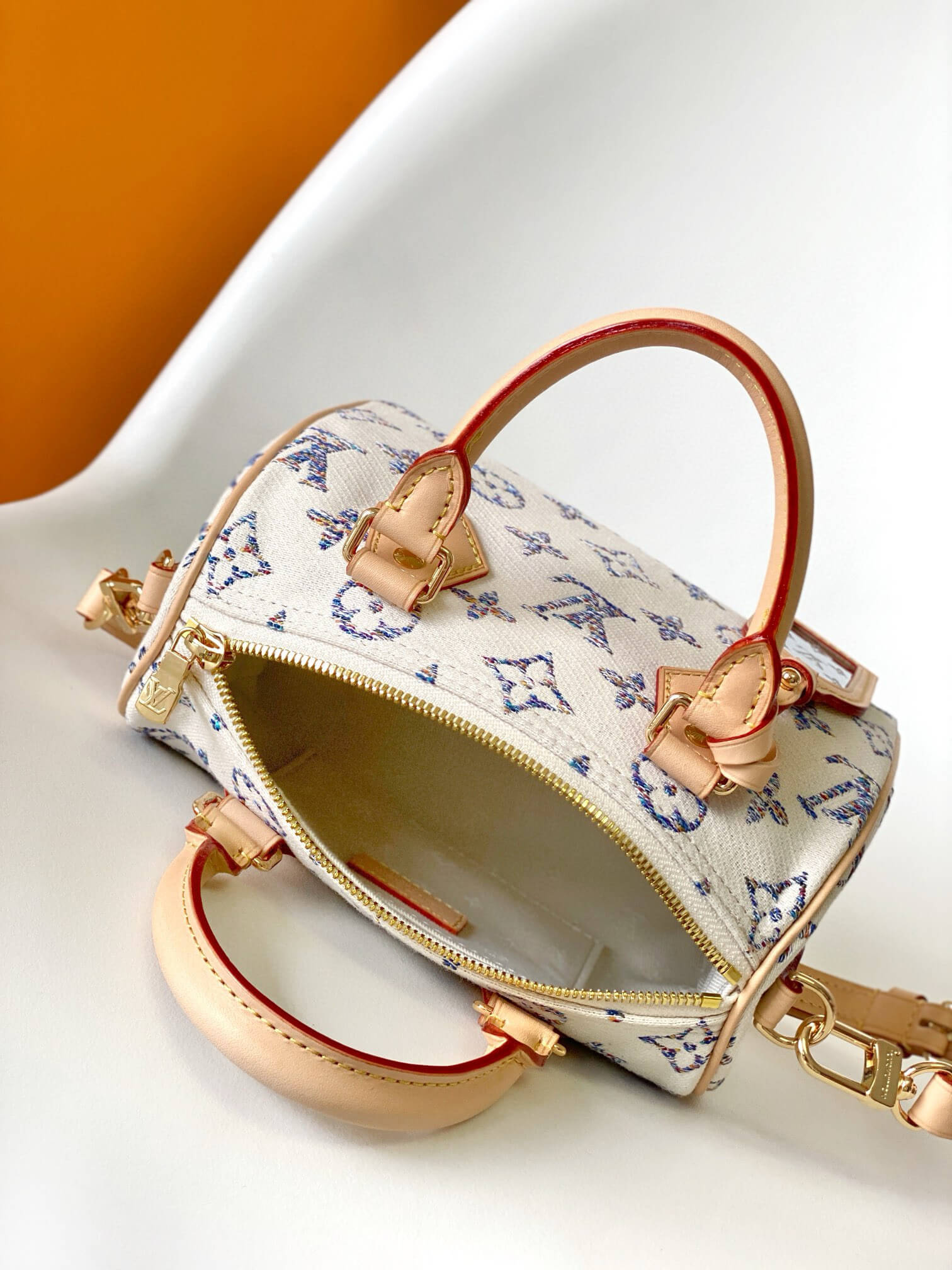 Louis Vuitton Monogram White Canvas Speedy Bandoulière 20 Bag - Image 3