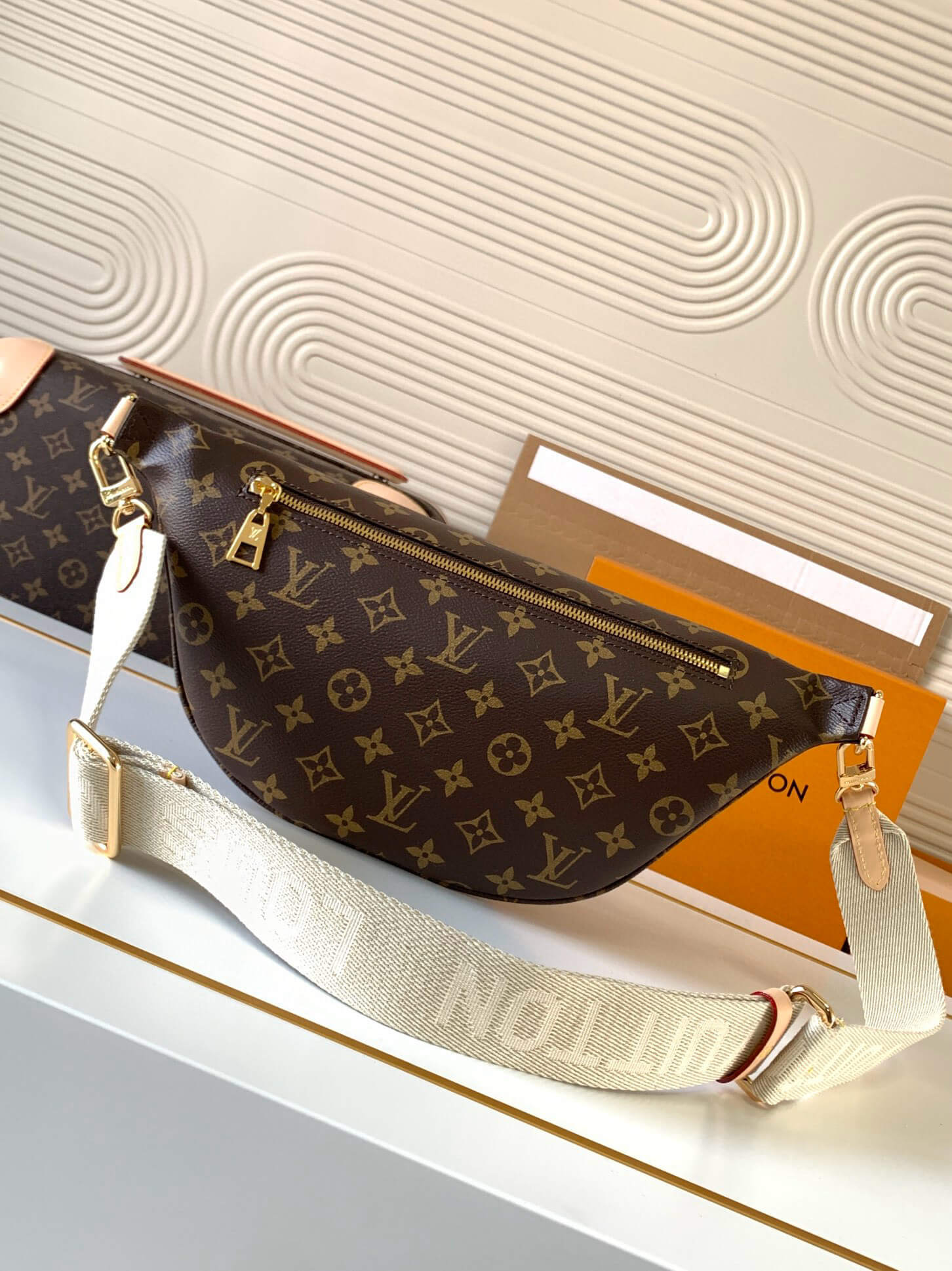 Louis Vuitton Monogram Canvas High Rise Bumbag - Image 3