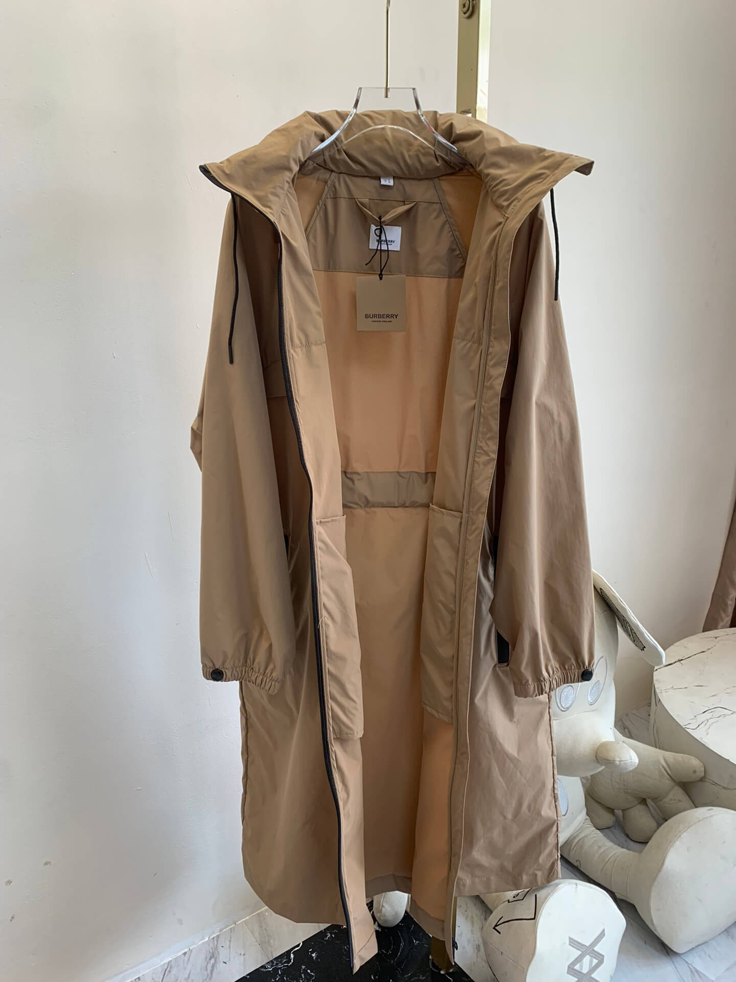Burberry EKD-print Beige Belted Parka - Image 15